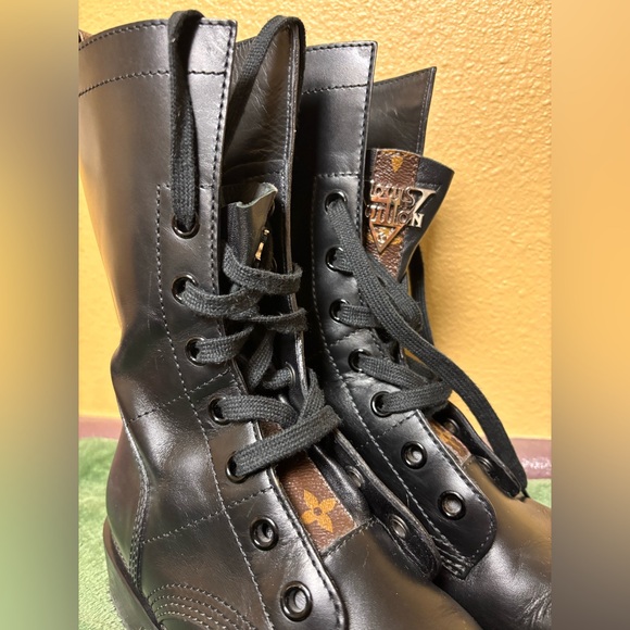 Louis Vuitton
LV Monogram Leather Combat Boots - Picture 14 of 15